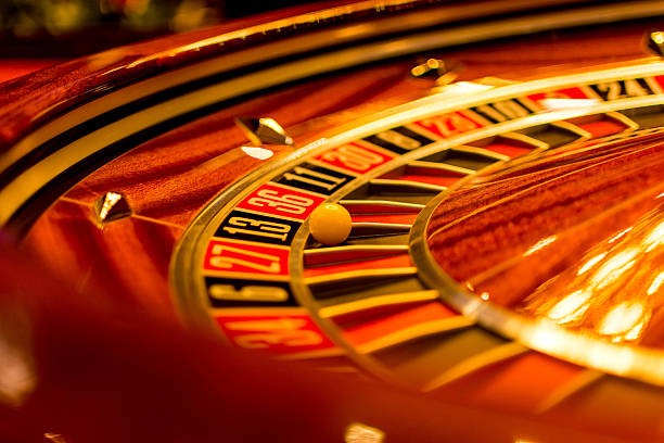 dewa99 slot Live Sic Bo dealer studio with three dice and betting interface